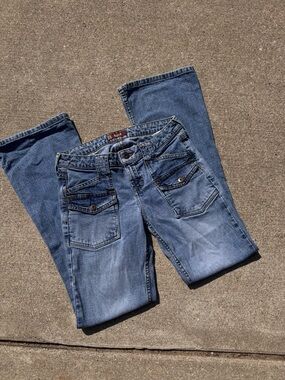 lei Women's Flare Jeans in Medium Blue Wash